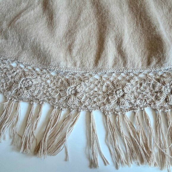 Alpaca Camargo open poncho/shawl. - Picture 5 of 8